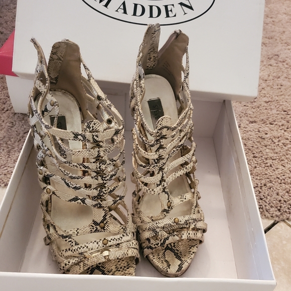 Strappy neutral snake print vegan leather cage sandal bronze studded 4" heel - Picture 2 of 8